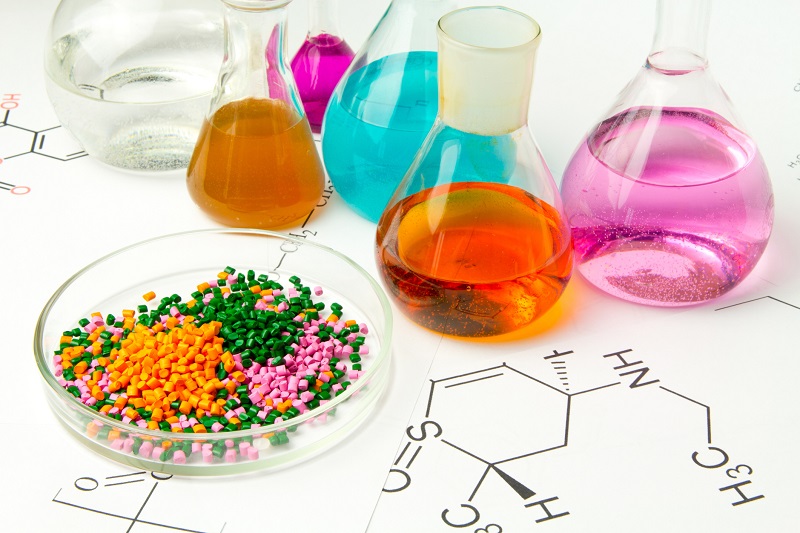 Do czego wykorzystuje się odczynniki chemiczne w przemyśle?