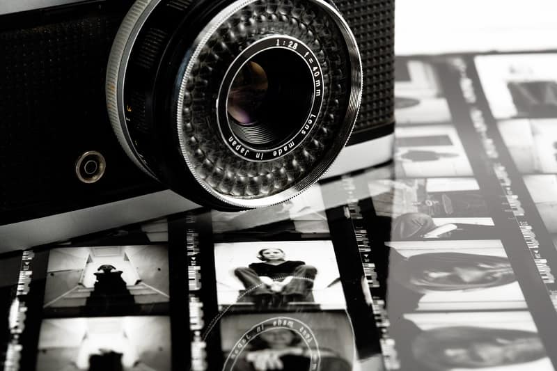Jak wygląda proces wywoływania zdjęć w fotografii analogowej?